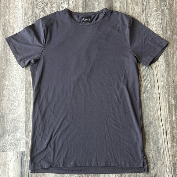 Cuts Clothing Other - Cuts Clothing Shirt Gray Short Sleeve AO Split-Hem Tee Size Large Crew Neckline